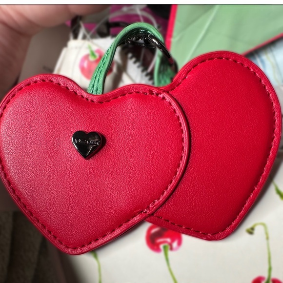 ❌SOLD❌ Betsey Johnson White Cherry Shoulder Bag - Picture 5 of 6